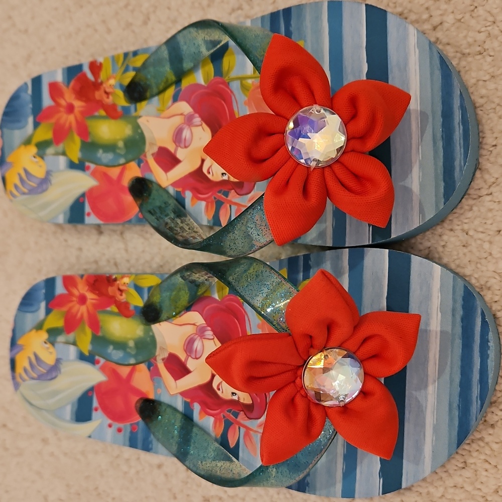 DISNEY'S Little Mermaid Beach Coverup Sz 5/6, Flip Flops Sz 11/12 - Picture 6 of 7